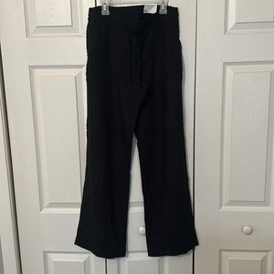 Old Navy woman’s black linen pant size XS.
